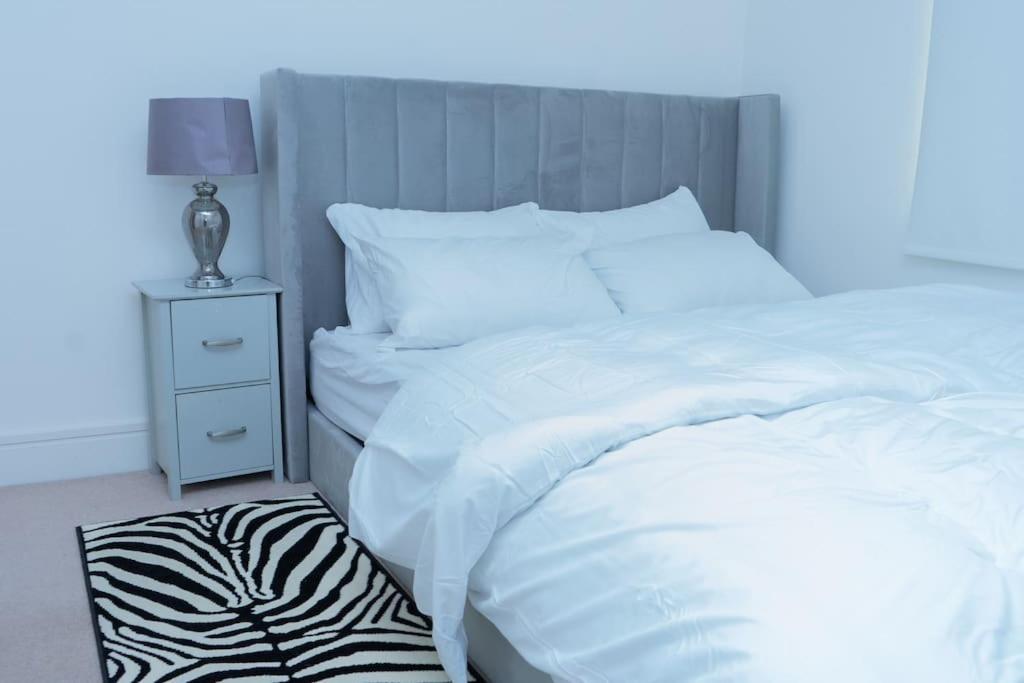 1 Bed Luxury Comfortable Apt London Bagian luar foto