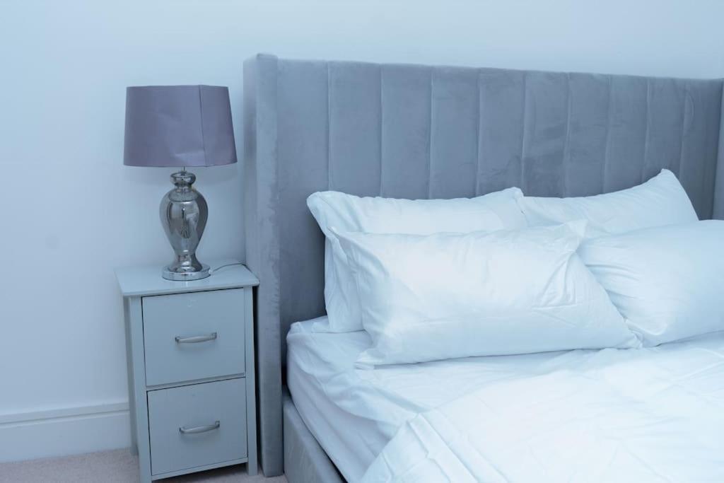 1 Bed Luxury Comfortable Apt London Bagian luar foto