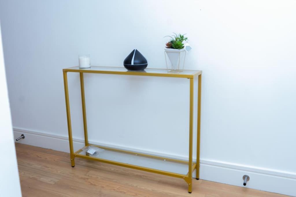 1 Bed Luxury Comfortable Apt London Bagian luar foto